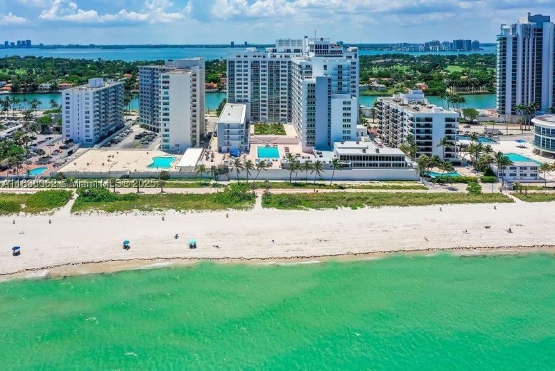 Comprar apartamento en Carriage House Miami Beach 514