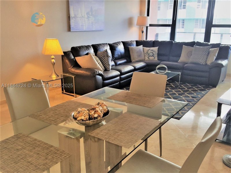 Condo for sale at The Alexander 510