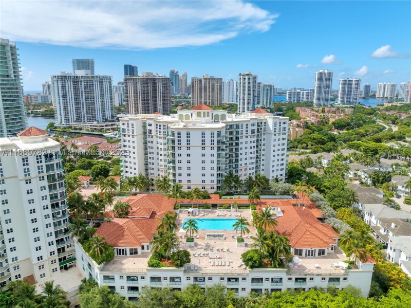 Comprar apartamento en Turnberry Village South 308