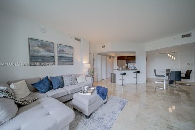 Comprar apartamento no Turnberry Village South 308