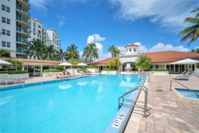 Comprar apartamento no Turnberry Village South 308