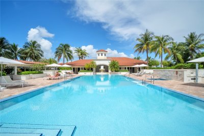 Comprar apartamento no Turnberry Village South 308