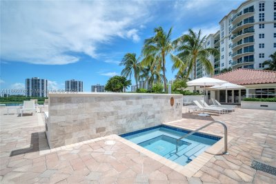 Comprar apartamento no Turnberry Village South 308
