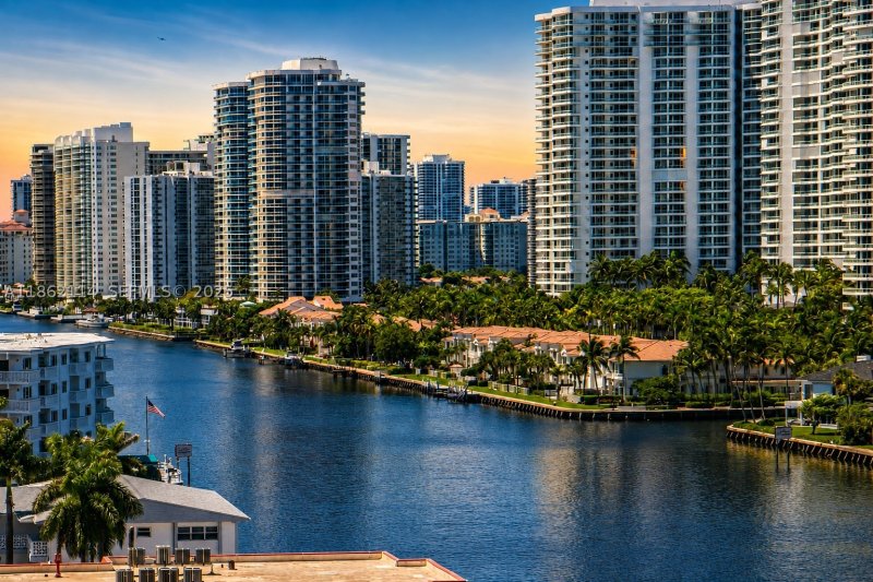 Condo for sale at Avant Garde 1008