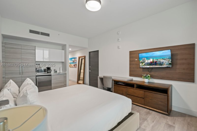 Condo for sale at Costa Hollywood S216
