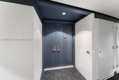 Carbonell Apt #2801