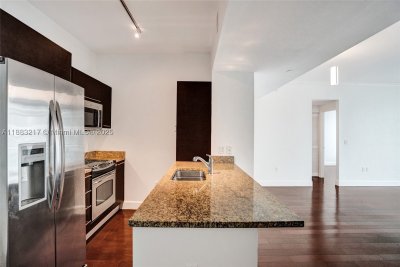 Comprar apartamento no The Plaza Tower I 1704