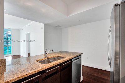 Comprar apartamento no The Plaza Tower I 1704