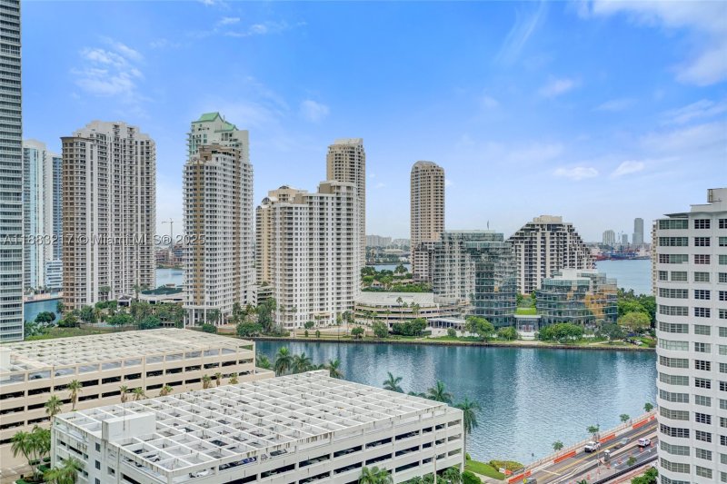 Comprar apartamento no The Plaza Tower I 1704
