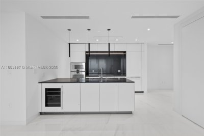 Comprar apartamento no Aston Martin Residences 1103