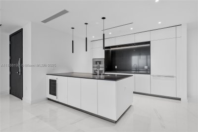 Comprar apartamento no Aston Martin Residences 1103