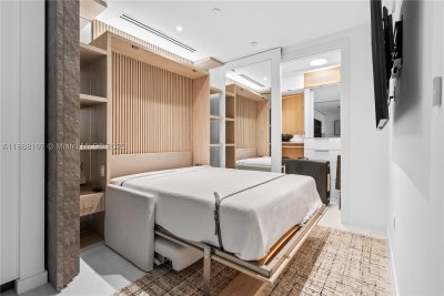 Comprar apartamento no Aston Martin Residences 1103