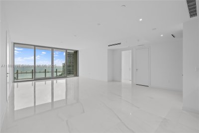 Comprar apartamento no Aston Martin Residences 1103