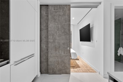 Comprar apartamento no Aston Martin Residences 1103