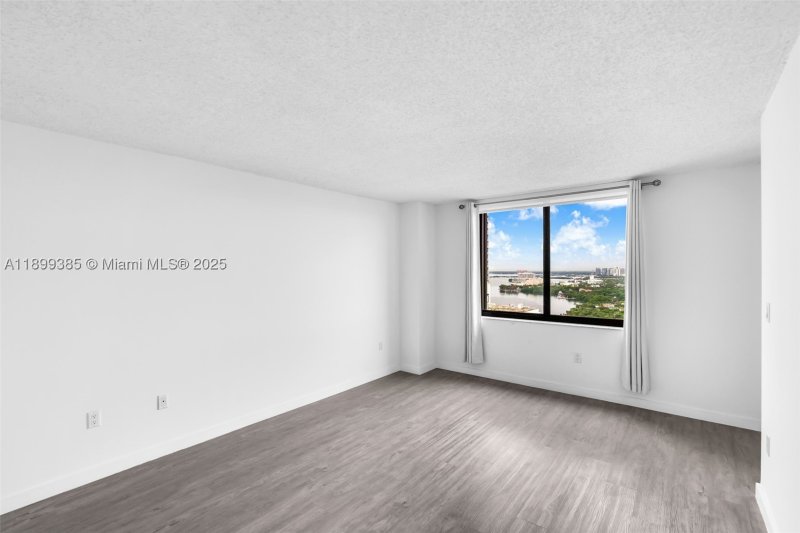 Condo for sale at Brickell Bay Club PH208