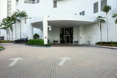 Comprar apartamento no Trump Tower Three 3405