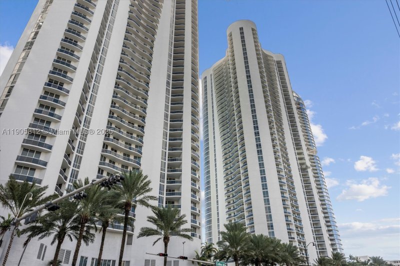 Comprar apartamento no Trump Tower Three 3405