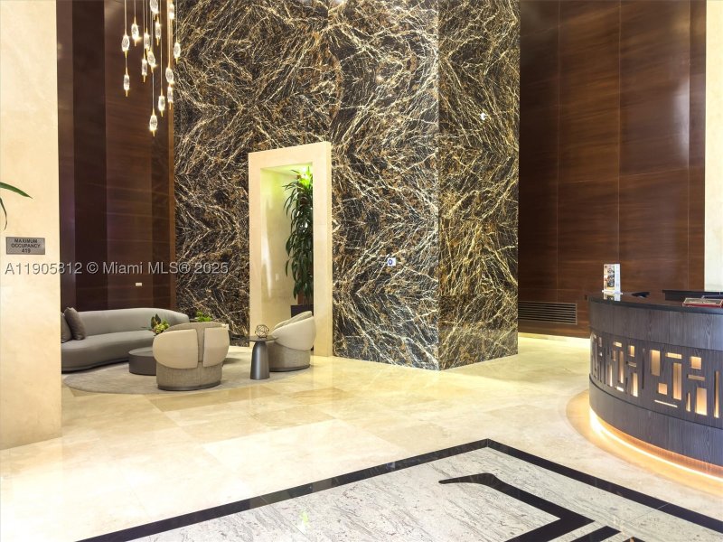 Comprar apartamento no Trump Tower Three 3405