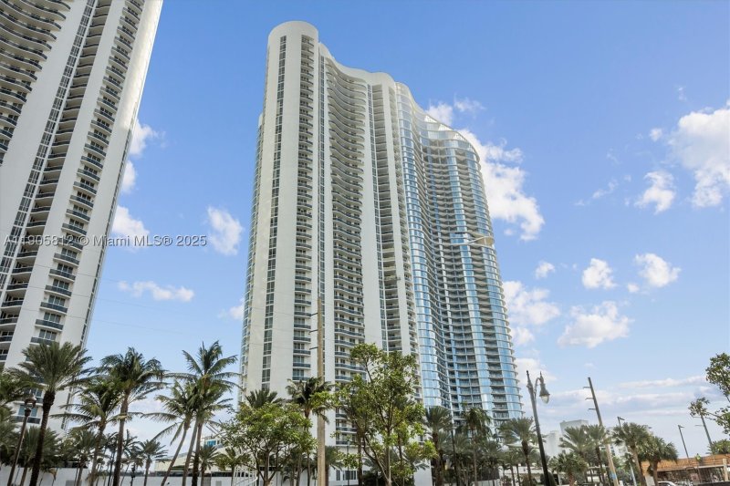 Comprar apartamento no Trump Tower Three 3405