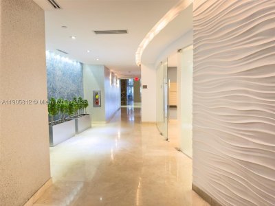 Comprar apartamento no Trump Tower Three 3405