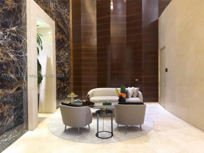 Comprar apartamento no Trump Tower Three 3405
