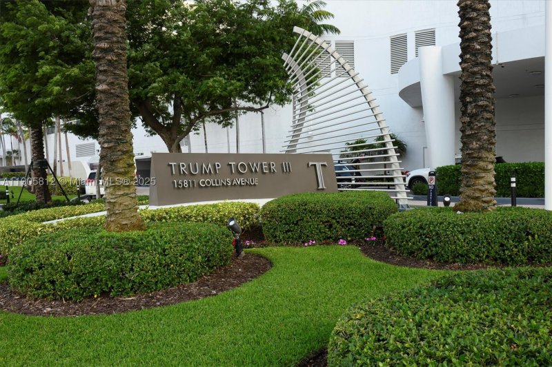 Comprar apartamento no Trump Tower Three 3405