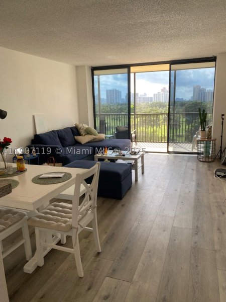 Comprar apartamento en Coronado I 737