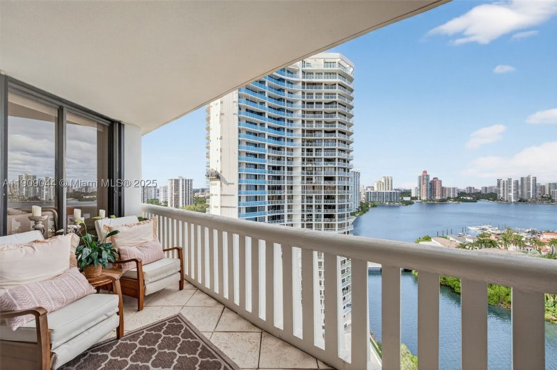 Condo for sale at 3000 Williams Island 1904