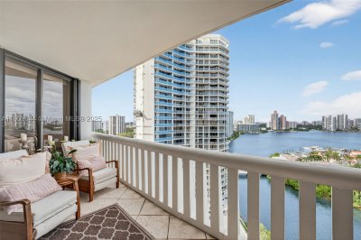 Comprar apartamento no 3000 Williams Island 1904