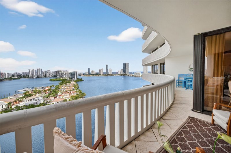 Condo for sale at 3000 Williams Island 1904