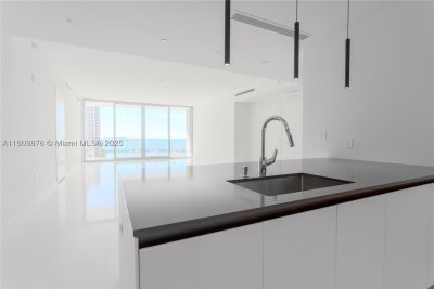 Comprar apartamento no Aston Martin Residences 1003