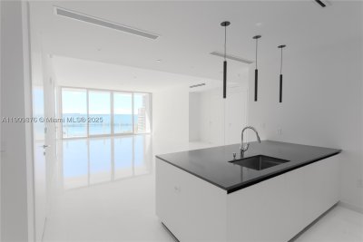 Comprar apartamento no Aston Martin Residences 1003