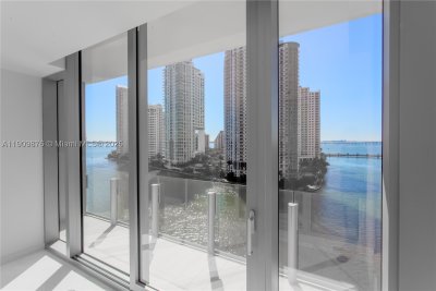 Comprar apartamento no Aston Martin Residences 1003