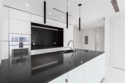 Comprar apartamento no Aston Martin Residences 1003