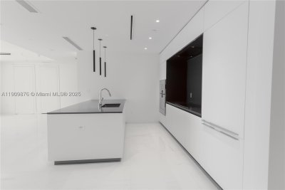 Comprar apartamento no Aston Martin Residences 1003