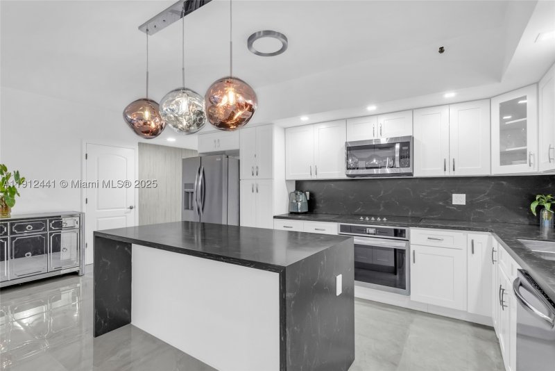 Comprar apartamento en Poinciana Island 1130