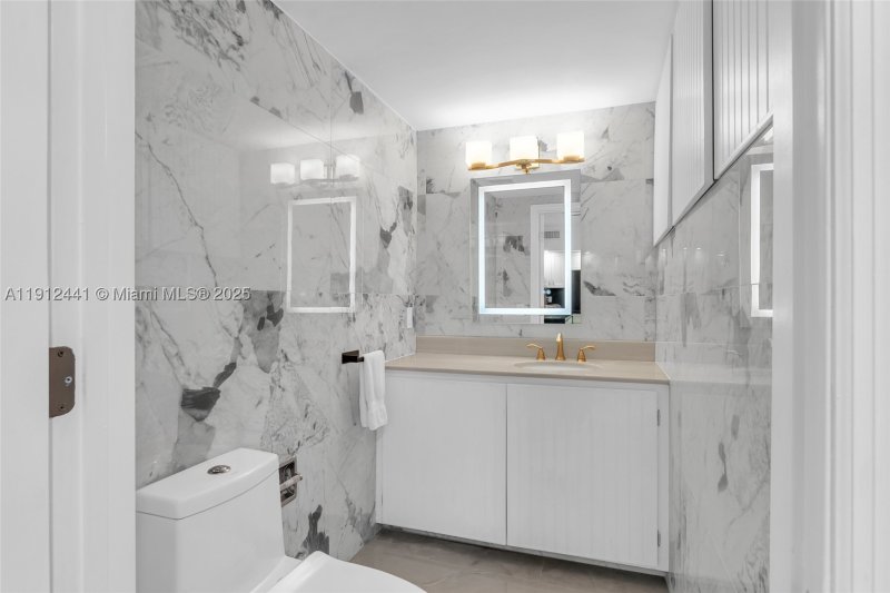 Comprar apartamento en Poinciana Island 1130