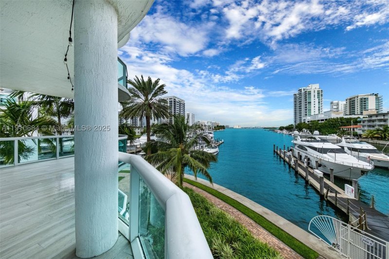 Comprar apartamento en 360 Condo Marina Residences East 207