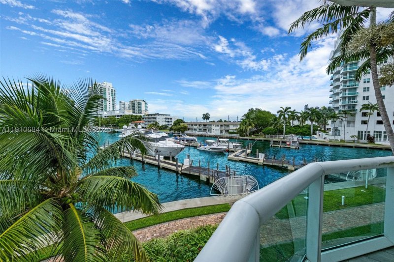 Comprar apartamento en 360 Condo Marina Residences East 207