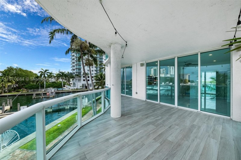Comprar apartamento en 360 Condo Marina Residences East 207