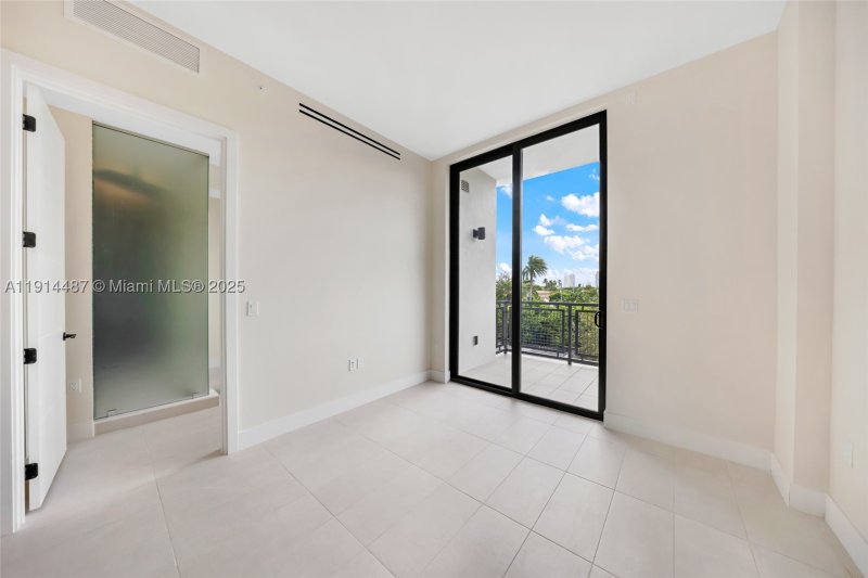 Condo for sale at Ten30 306
