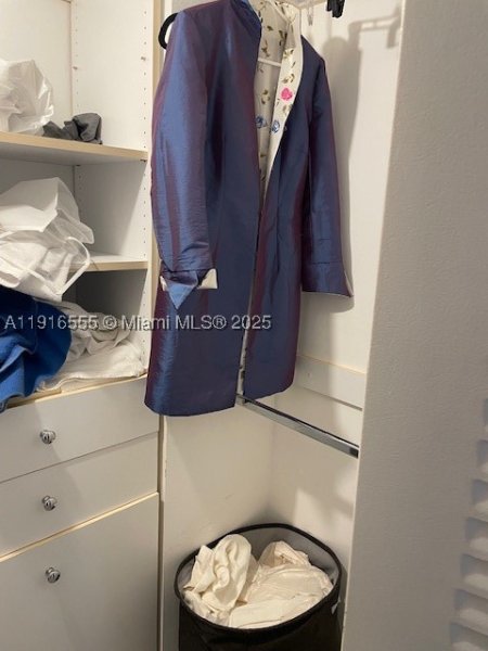 Condo for sale at Winston Towers 1605