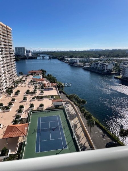Condo for sale at Winston Towers 1605