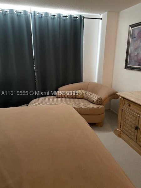 Condo for sale at Winston Towers 1605