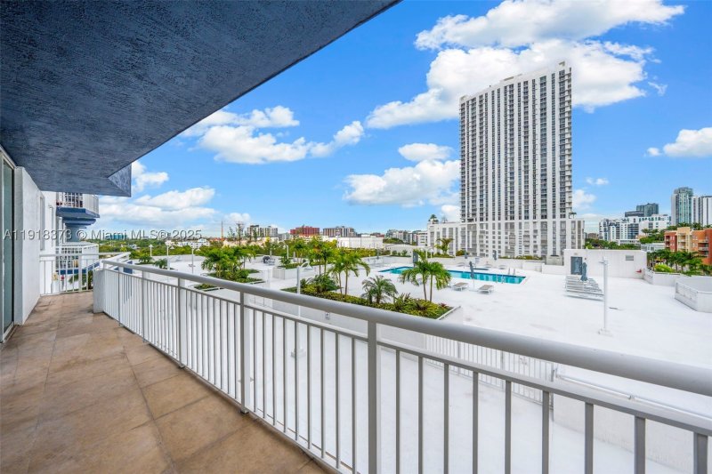 Comprar apartamento en 1800 Biscayne Plaza 708
