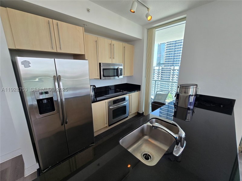 Condo for sale at Axis on Brickell South Tower 1701-S