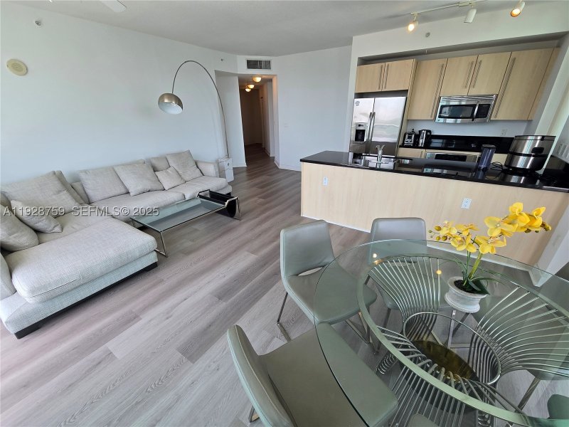 Condo for sale at Axis on Brickell South Tower 1701-S