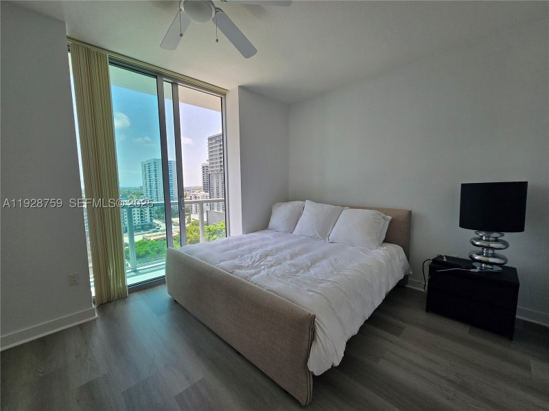 Condo for sale at Axis on Brickell South Tower 1701-S