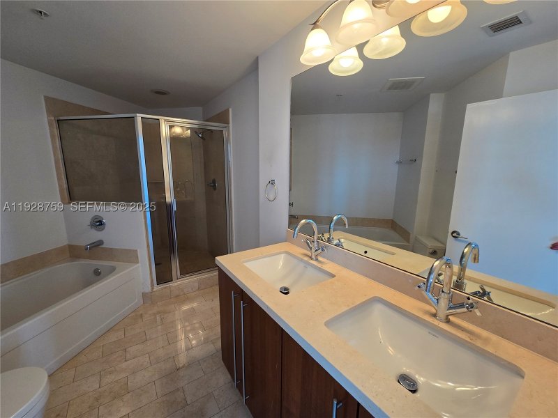Condo for sale at Axis on Brickell South Tower 1701-S