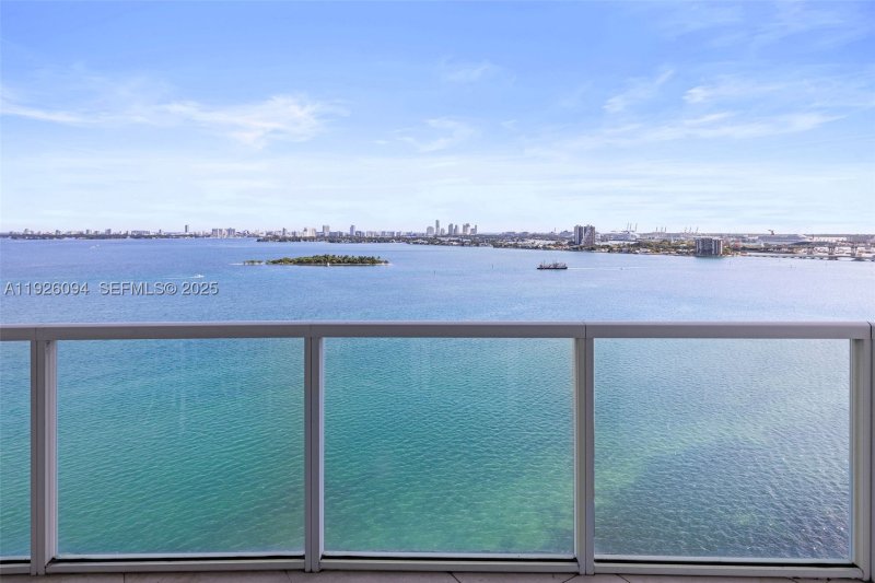 Condo for sale at Onyx On The Bay 1801
